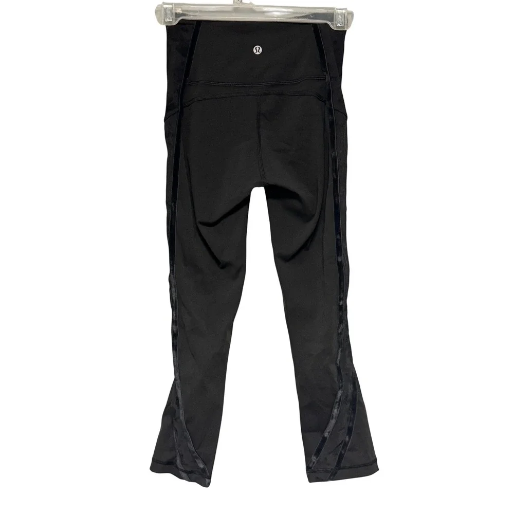 Lululemon Black Velvet Detail Mesh Floral Side Panel Leggings Cropped Size‎ 2